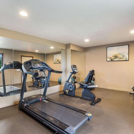 Best Western Mount Pleasant Inn Bagian luar foto