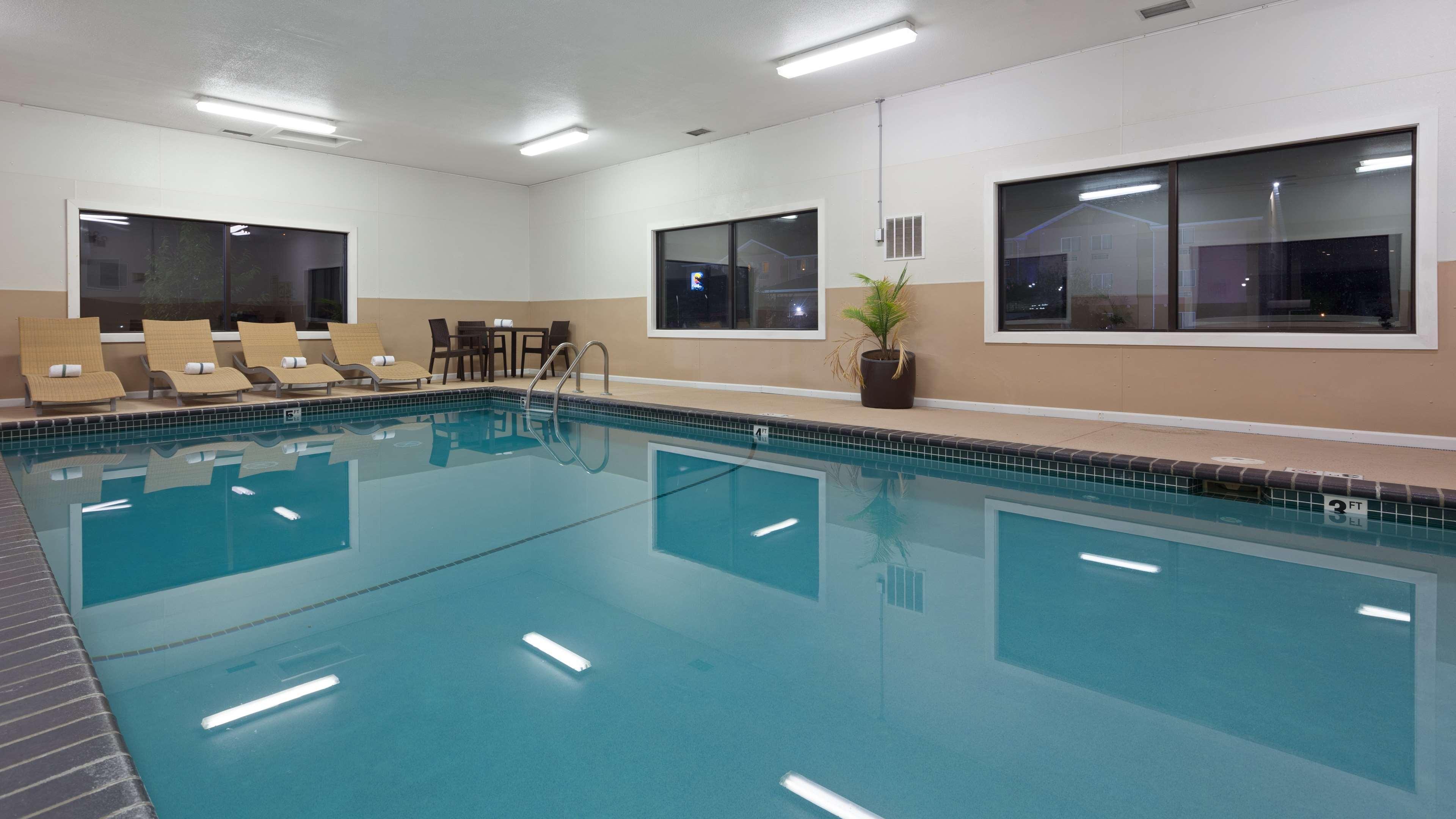 Best Western Mount Pleasant Inn Bagian luar foto