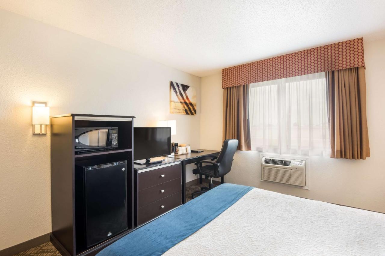 Best Western Mount Pleasant Inn Bagian luar foto