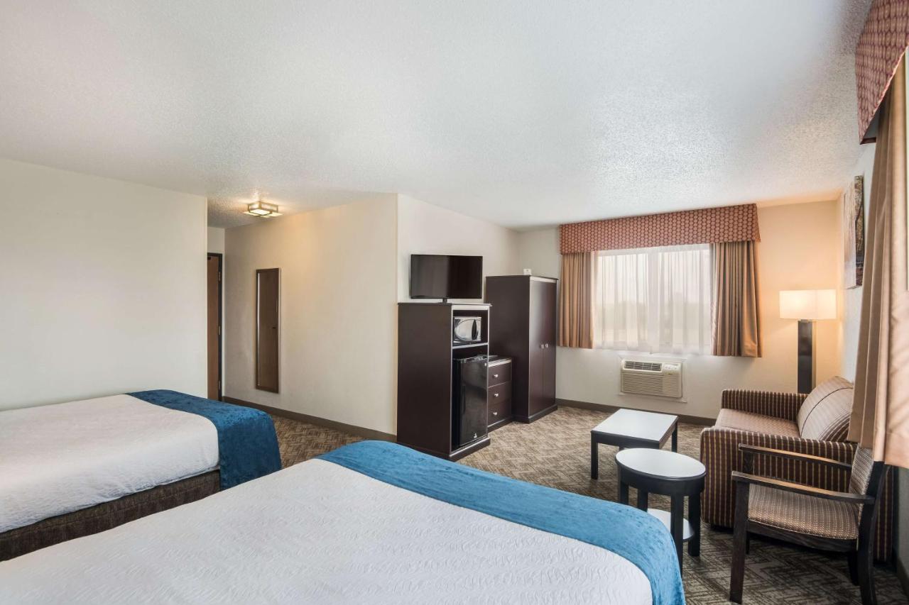 Best Western Mount Pleasant Inn Bagian luar foto
