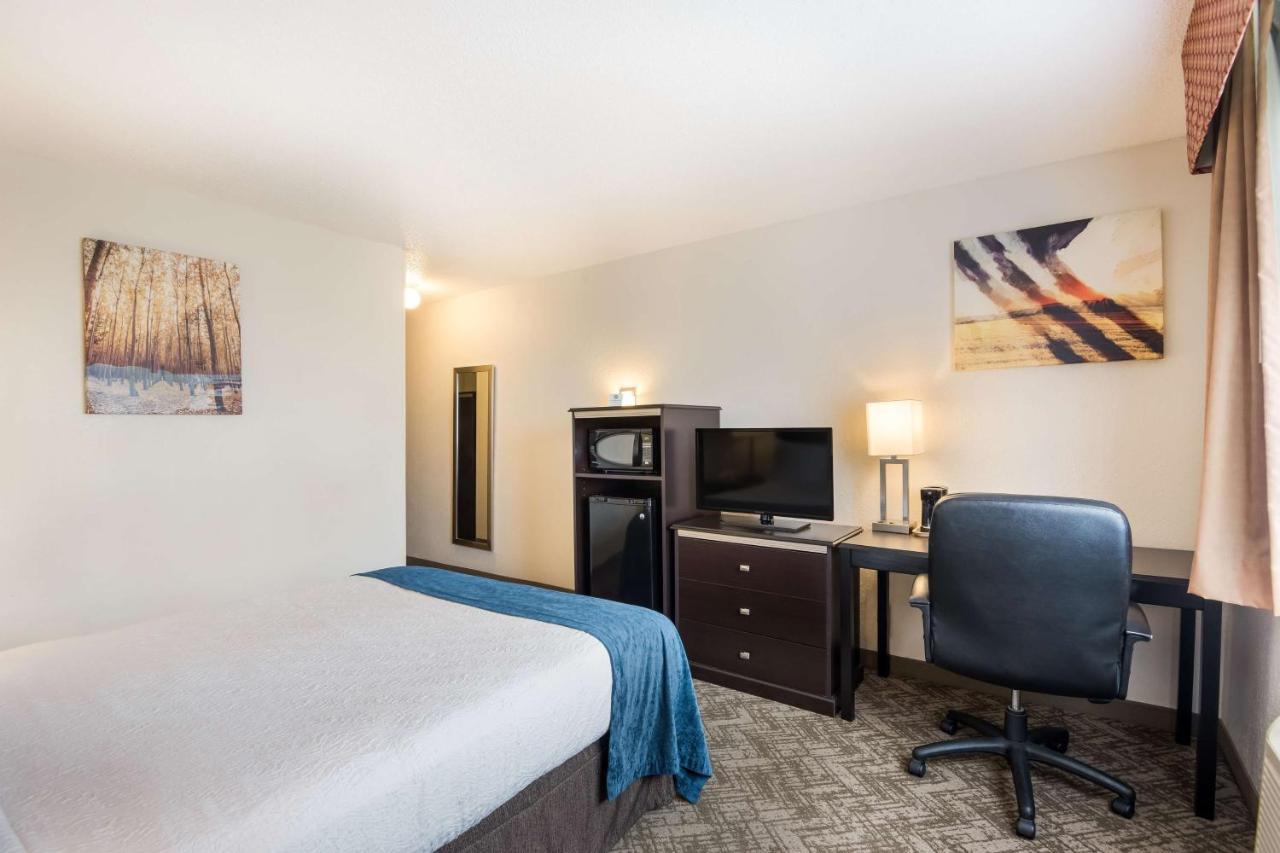 Best Western Mount Pleasant Inn Bagian luar foto