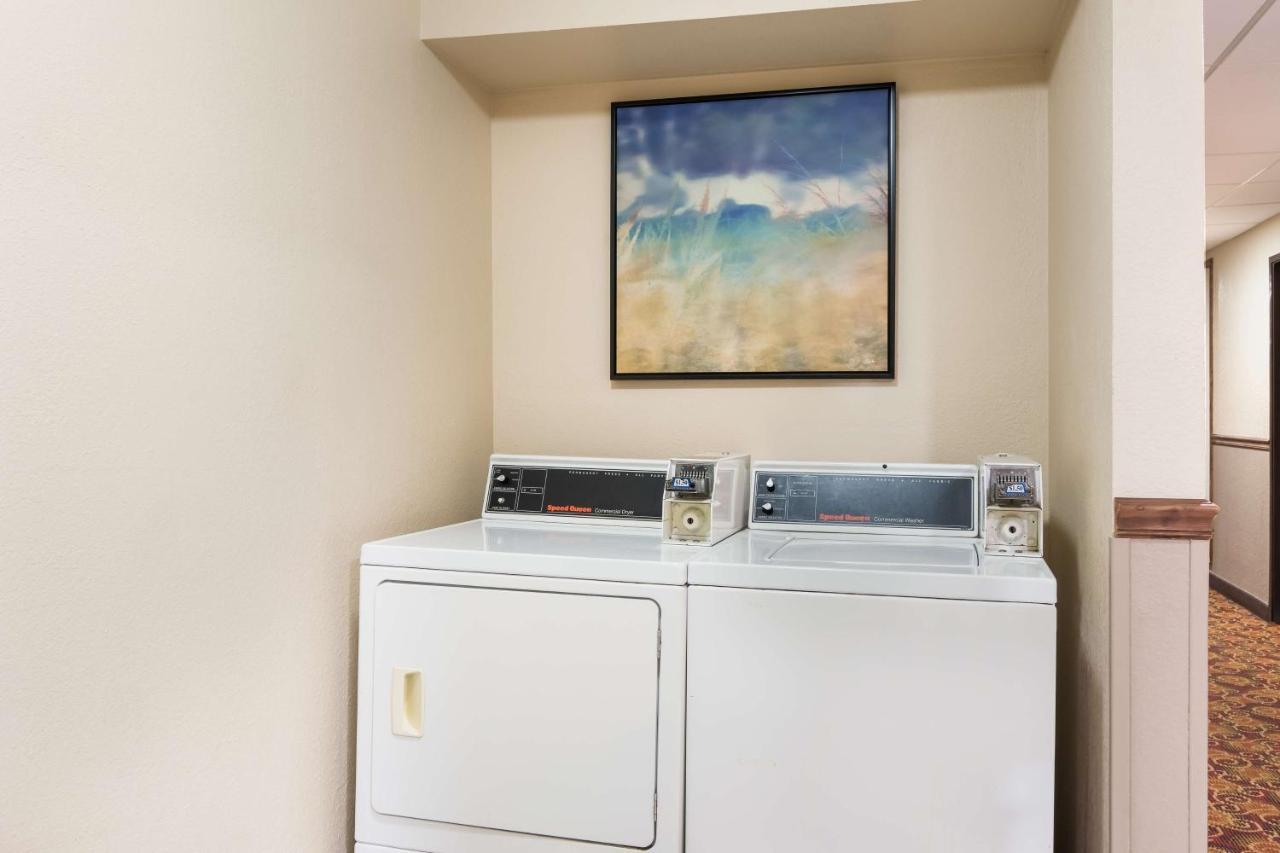 Best Western Mount Pleasant Inn Bagian luar foto