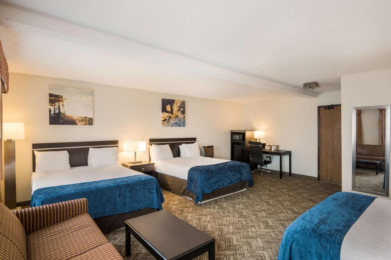 Best Western Mount Pleasant Inn Bagian luar foto