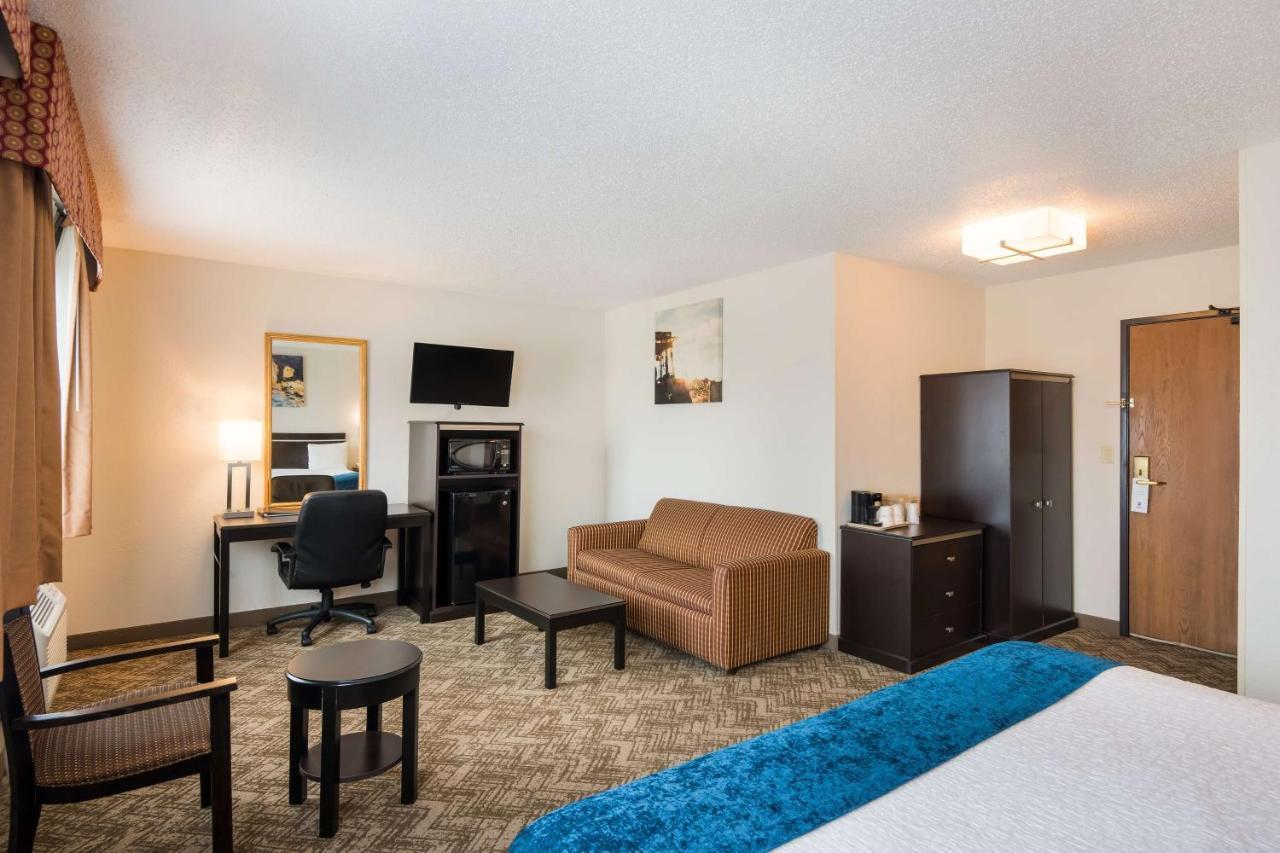 Best Western Mount Pleasant Inn Bagian luar foto