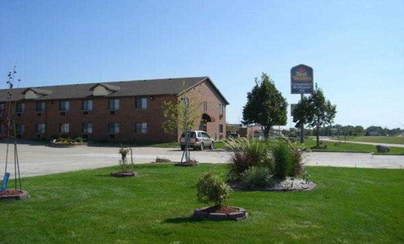 Best Western Mount Pleasant Inn Bagian luar foto